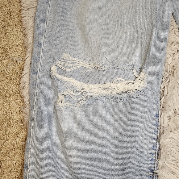 Distressed jeans - Picture 2 of 6
